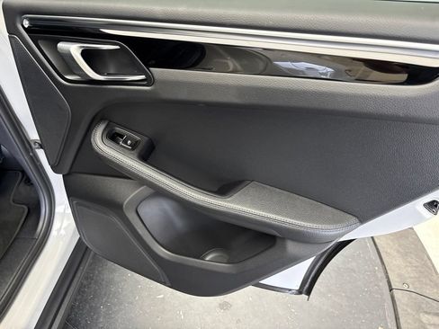 Certified 2023 Porsche Macan AWD/4WD image 26