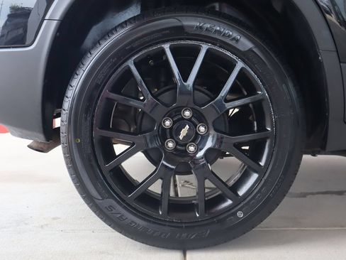 Used 2021 Chevrolet Trax LT w/ Midnight Edition FWD image 12