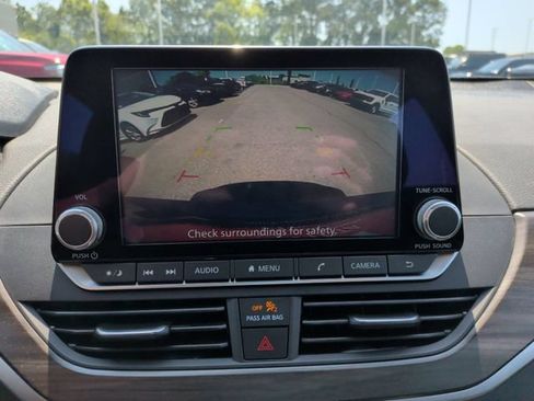 Used 2024 Nissan Altima 2.5 SV FWD image 21
