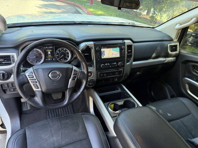 Used 2018 Nissan Titan PRO-4X AWD/4WD image 13