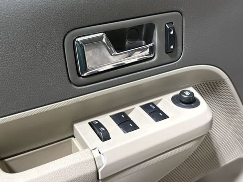 Used 2010 Ford Edge SE image 19