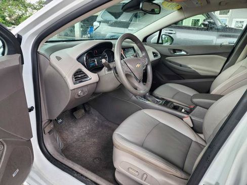 Used 2017 Chevrolet Cruze Premier FWD image 10