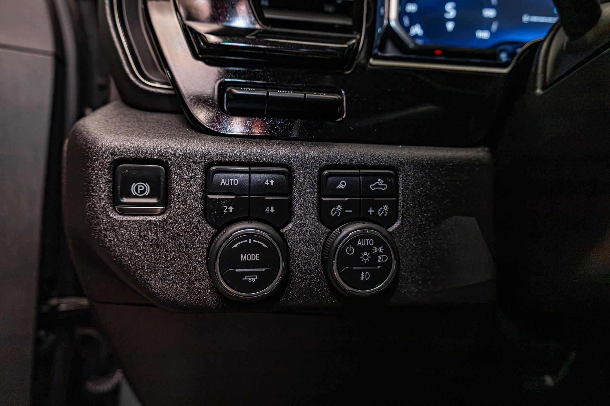 Used 2025 Chevrolet Silverado 2500 ZR2 w/ Technology Package AWD/4WD image 18