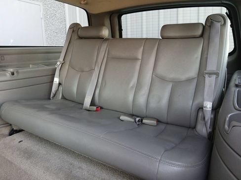 Used 2003 Chevrolet Suburban 4WD image 5