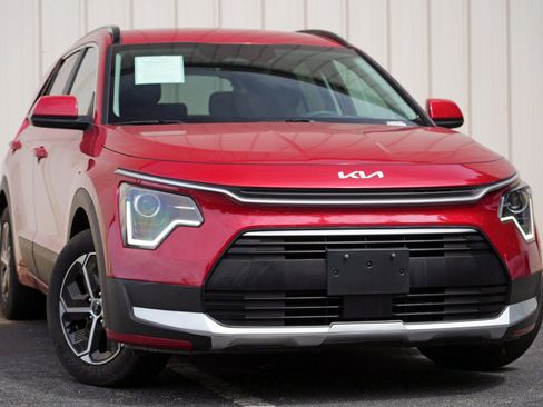 Used 2024 Kia Niro EX FWD image 2