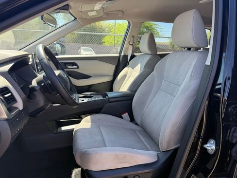 Used 2025 Nissan Rogue SV image 12