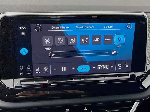 Used 2025 Volkswagen Atlas Cross Sport SEL R-Line image 17