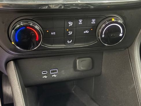 Used 2025 Buick Encore GX Preferred FWD image 29
