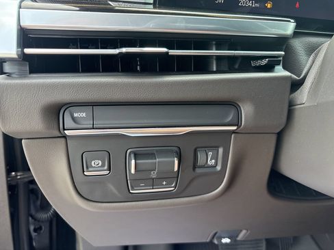 Used 2026 Cadillac Escalade Luxury RWD image 18
