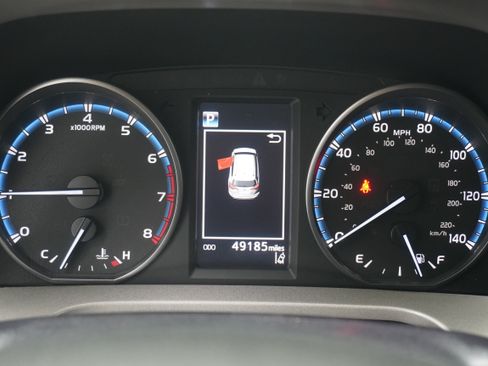Used 2018 Toyota RAV4 LE FWD image 16