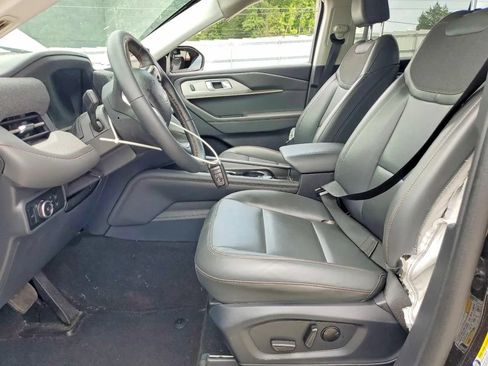 Used 2025 Ford Explorer Active w/ Active Comfort Package RWD image 7