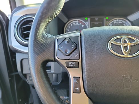Used 2017 Toyota Tacoma SR5 image 22