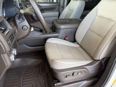 Used 2023 GMC Yukon SLT w/ SLT Luxury Package AWD/4WD image 17