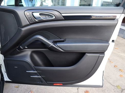 Used 2018 Porsche Cayenne Platinum Edition image 51