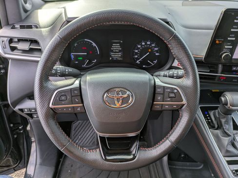 Used 2022 Toyota Sienna XSE image 9