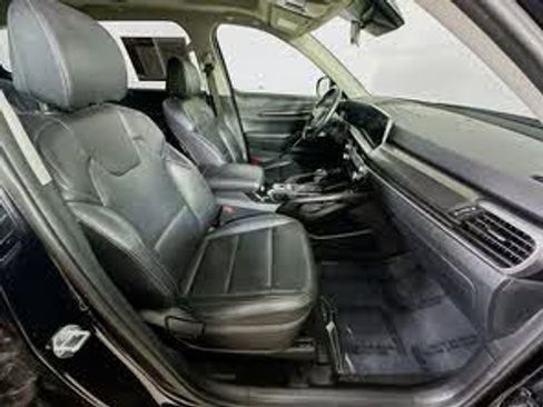 Used 2025 Kia Telluride S FWD image 8