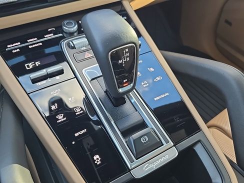 Used 2020 Porsche Cayenne image 23