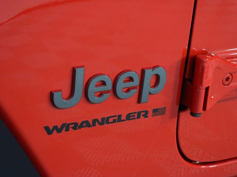 Used 2025 Jeep Wrangler Unlimited Rubicon w/ Convenience Group AWD/4WD image 19