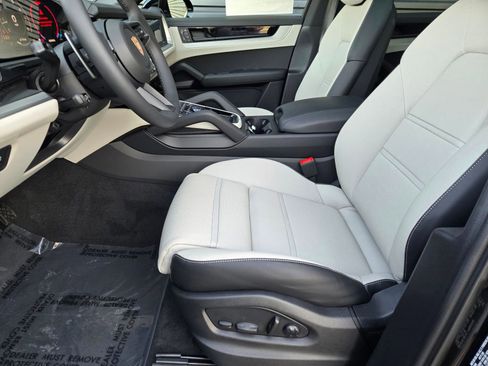New 2026 Porsche Cayenne Coupe AWD/4WD image 26