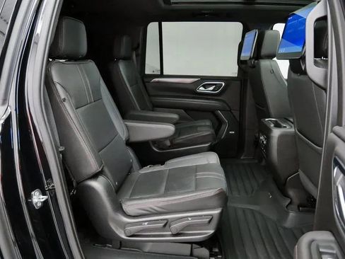 Used 2023 Chevrolet Suburban RST w/ Luxury Package AWD/4WD image 18