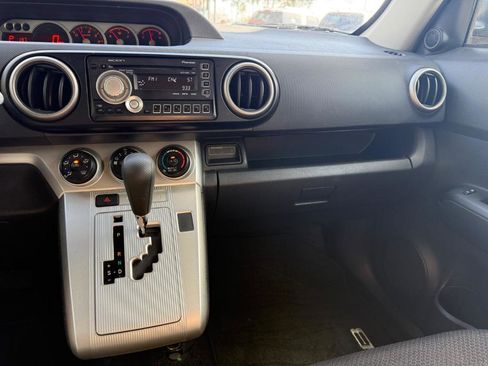 Used 2010 Scion xB FWD image 18