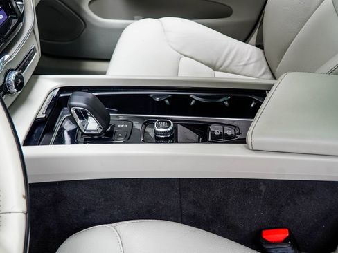 Used 2023 Volvo XC60 B5 Plus w/ Protection Package Premier FWD image 19