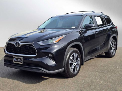 Used 2024 Toyota Highlander XLE AWD/4WD image 7