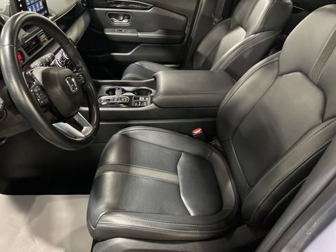 Used 2024 Honda Pilot Touring image 10