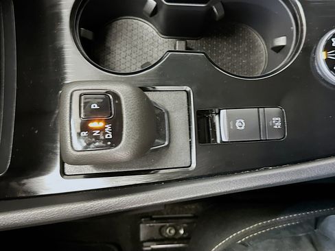 Used 2023 Nissan Rogue SV image 25