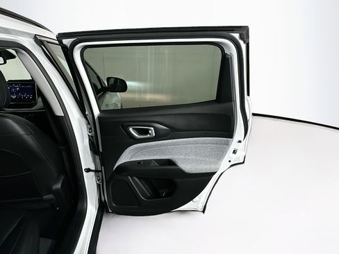 Used 2022 Jeep Compass Latitude image 27