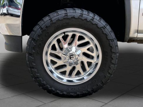 Used 2018 GMC Sierra 1500 SLT w/ Texas SLT Premium Package AWD/4WD image 11