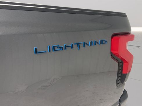 Used 2024 Ford F150 Lightning Lariat image 32