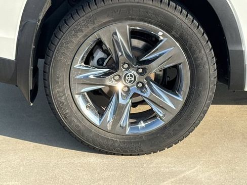 Used 2018 Toyota Highlander Limited Platinum AWD/4WD image 8