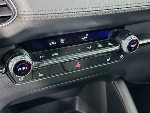 New 2026 MAZDA MAZDA3 Hatchback w/Premium Plus Pkg image 16