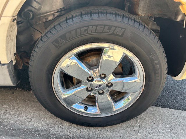 Used 2011 Ford Escape Limited w/ 302A Rapid Spec Order Code FWD image 33