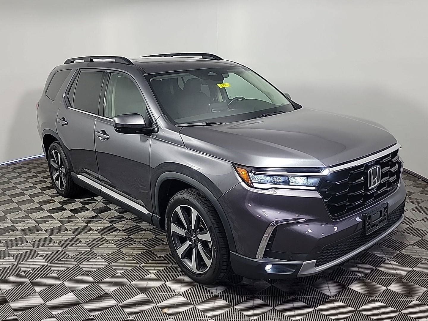 Certified 2024 Honda Pilot Touring image 2