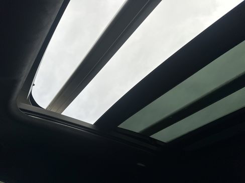 Used 2025 Land Rover Defender 110 Sedona Red Edition image 11