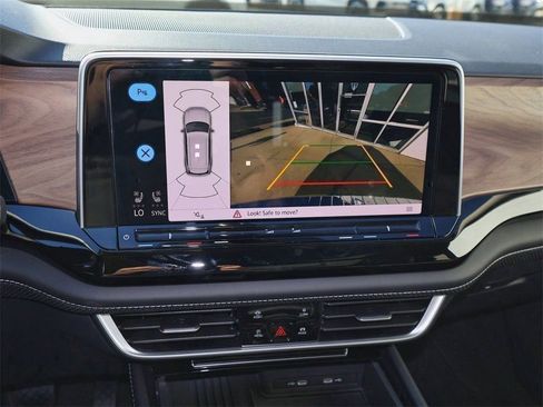 New 2026 Volkswagen Atlas SE image 22