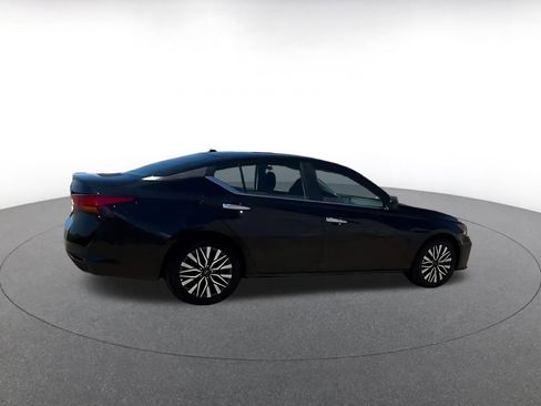 Used 2025 Nissan Altima 2.5 SV FWD image 15