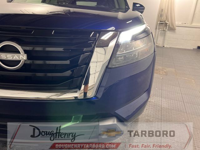 Used 2025 Nissan Pathfinder SV FWD image 10