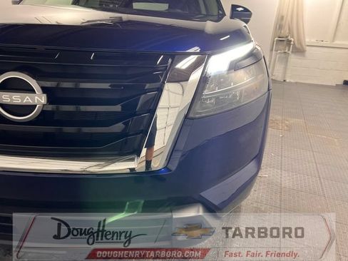 Used 2025 Nissan Pathfinder SV FWD image 10
