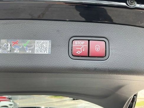 New 2025 Mercedes-Benz GLC 350e 4MATIC image 17