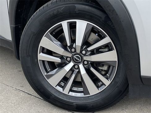 Used 2023 Nissan Pathfinder SL w/ Lighting Package (N92) image 9