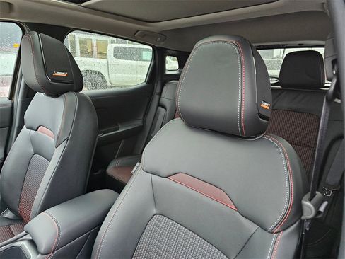 New 2026 Nissan Kicks SR image 11