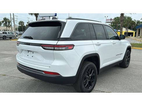 New 2026 Jeep Grand Cherokee Altitude RWD image 6