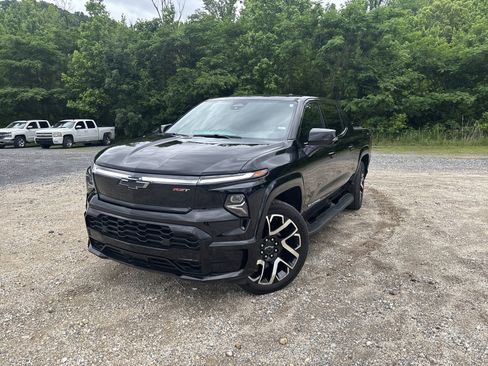 Used 2024 Chevrolet Silverado EV RST AWD/4WD image 3