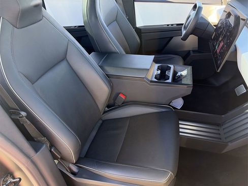 Used 2024 Tesla Cybertruck AWD Crew Cab image 19