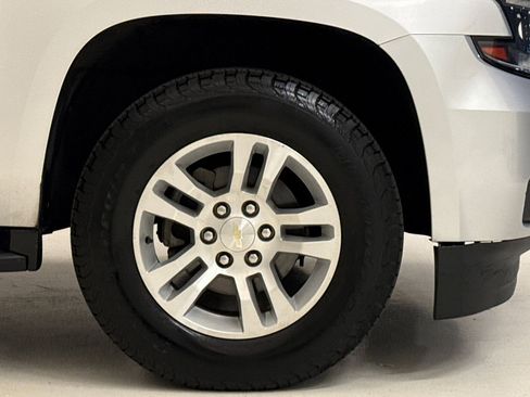 Used 2019 Chevrolet Suburban LT image 6