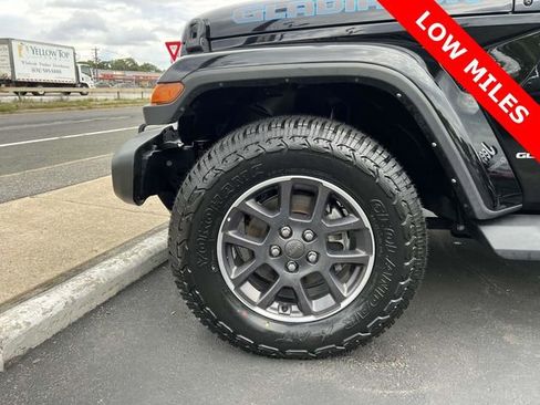 Used 2021 Jeep Gladiator Overland w/ Cold Weather Group AWD/4WD image 14