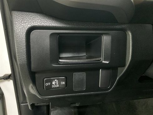 Used 2017 Toyota Tacoma SR5 image 33